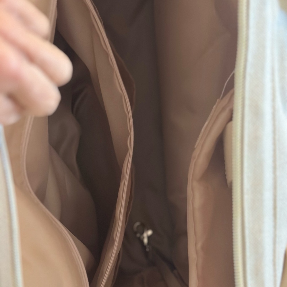 Stylish BEIS weekender bag - Picture 9 of 9